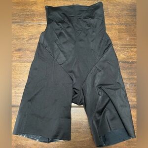 Soma Black Thigh Slimmer